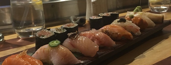 Hashi Sushi is one of Lugares favoritos de Neil.