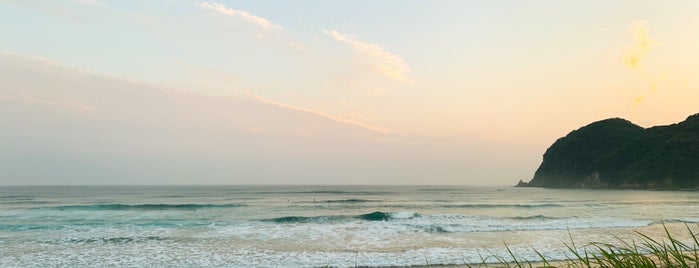 東浜海水浴場 is one of Surfing /Japan.