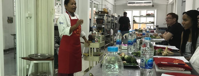 Chef LeeZ Thai Cooking Class Bangkok is one of สถานที่ที่ Katrina ถูกใจ.