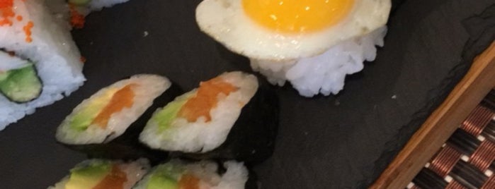 sushi raku is one of Posti che sono piaciuti a Álvaro.
