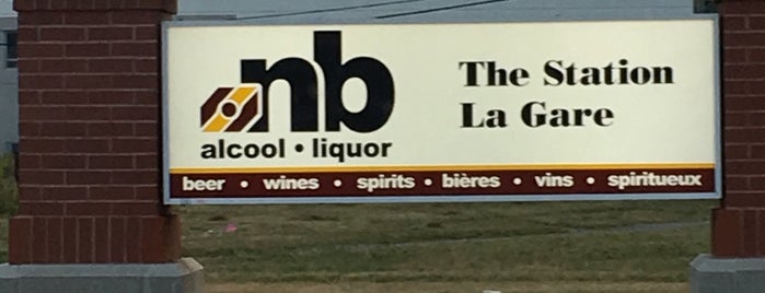 Alcool NB Liquor is one of Lugares favoritos de Clarence.