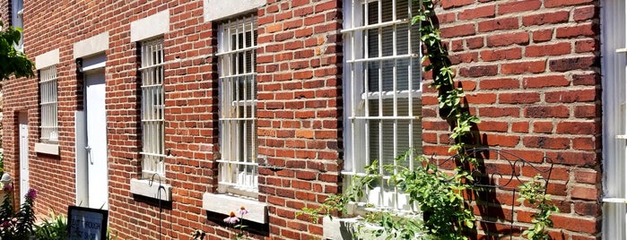 1859 Jail & Marshal's Museum is one of MO.