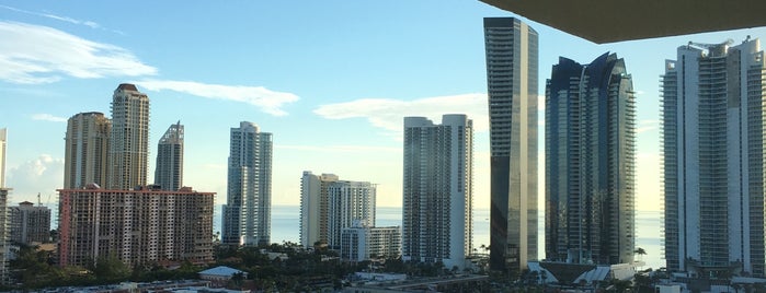 IntraCoastal Yacht Club II is one of Miami.