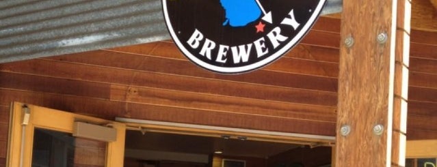 Stateline Brewery & Restaurant is one of สถานที่ที่ Jen ถูกใจ.