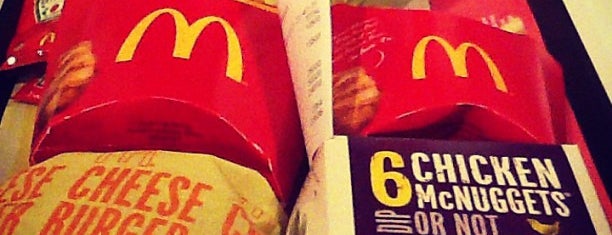 McDonald's / McCafé is one of Locais curtidos por Fadlul.