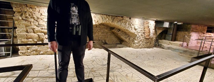 Cripta di Santa Reparata is one of Locais curtidos por Buğra.