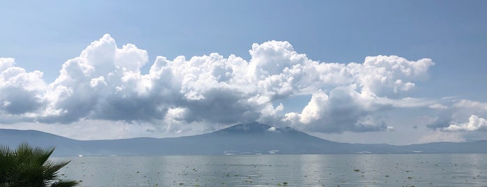 Malecón de Ajijic is one of Lugares favoritos de MK.