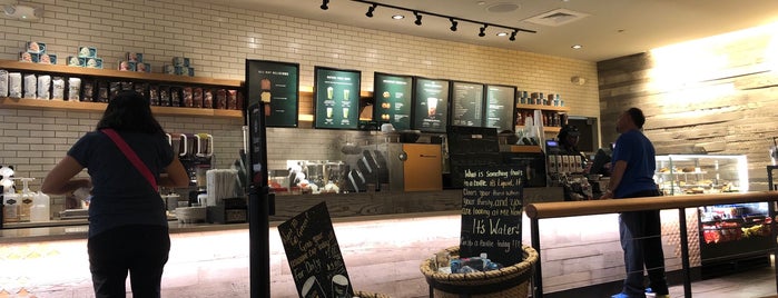 Starbucks is one of Tammyさんのお気に入りスポット.