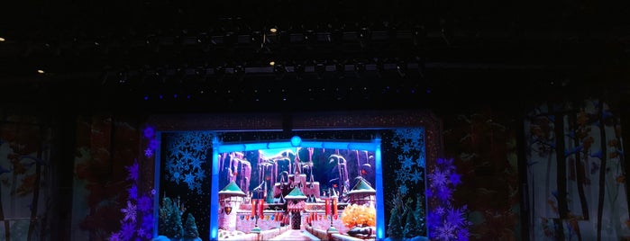 Frozen: A Sing-Along Celebration is one of Tempat yang Disukai al.