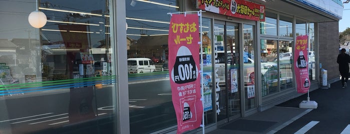 ファミリーマート 田原福江町店 is one of 【【電源カフェサイト掲載3】】.