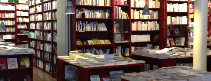 L'Écume des Pages is one of Paris - Bookstores.