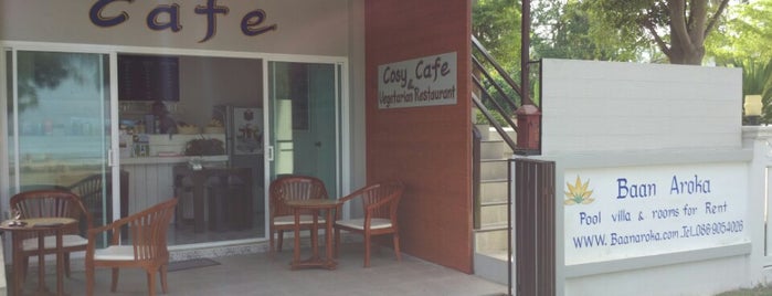 Baan Aroka Cosy Cafe & Vegetarian Restaurant is one of Posti salvati di Galina.