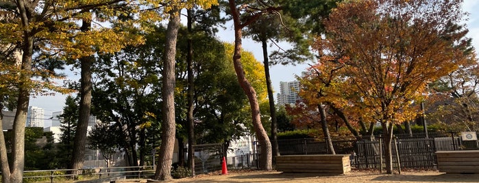 雨ノ神公園 is one of Orte, die Hitoshi gefallen.