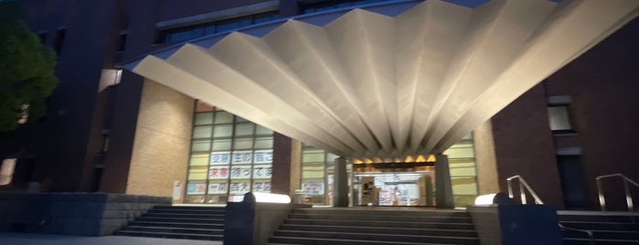 関西大学 総合図書館 is one of Hitoshi'nin Beğendiği Mekanlar.