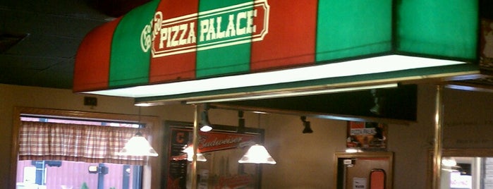 Fort Ball Pizza Palace is one of Tiffin Hot Spots.