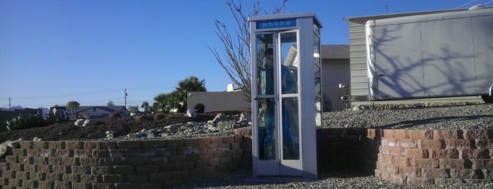 Superman Phone Booth is one of Tempat yang Disukai Misty.