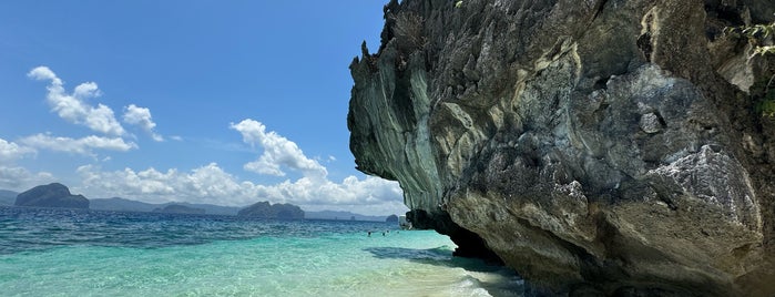 Entalula Island is one of Palawan.