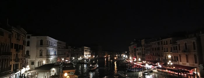 Ponte di Rialto is one of Sergioさんのお気に入りスポット.