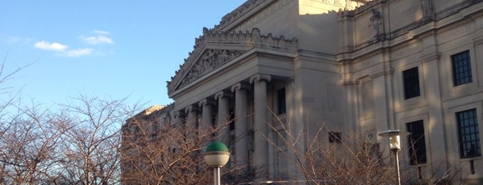 Brooklyn Museum is one of Museos.