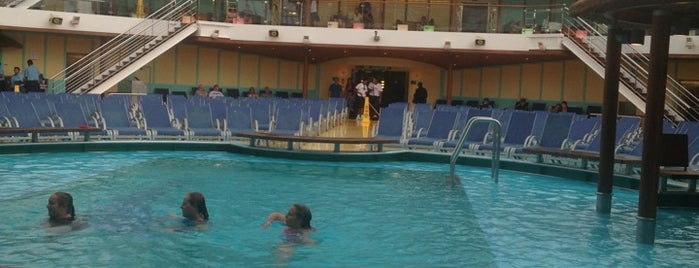 Carnival Magic Lido Deck is one of Colinさんのお気に入りスポット.