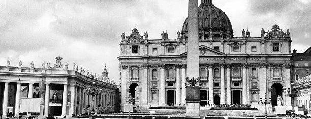 Piazza San Pietro is one of Suko un yeri.