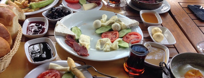 Dolphin Cafe&Bistro is one of Ankara favori mekanlar.