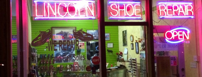 Lincoln Shoe Repair is one of Posti che sono piaciuti a Katie.