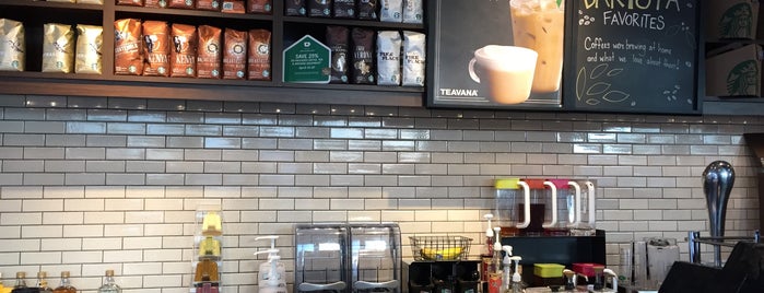 Starbucks is one of Stephenさんのお気に入りスポット.