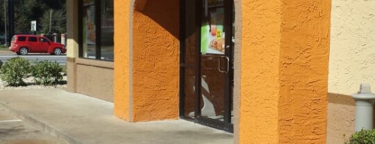 Taco Bell is one of Robert : понравившиеся места.