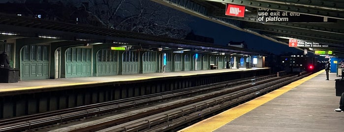MTA Subway - Pelham Parkway (2/5) is one of IRT Dyre Avenue  Line (5) (Ex-NYW&B).