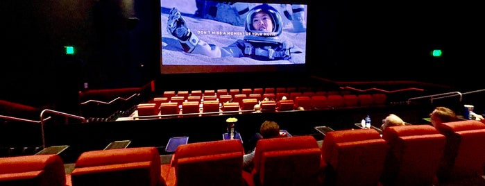 Regal North Hollywood & 4DX is one of Hannaさんのお気に入りスポット.