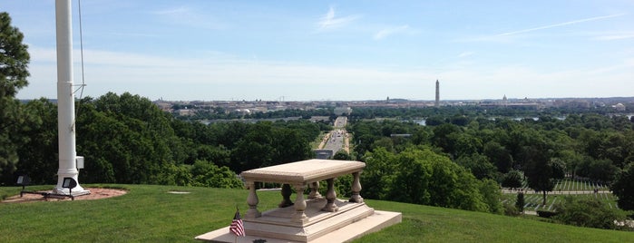 Arlington National Cemetery is one of Orte, die David gefallen.