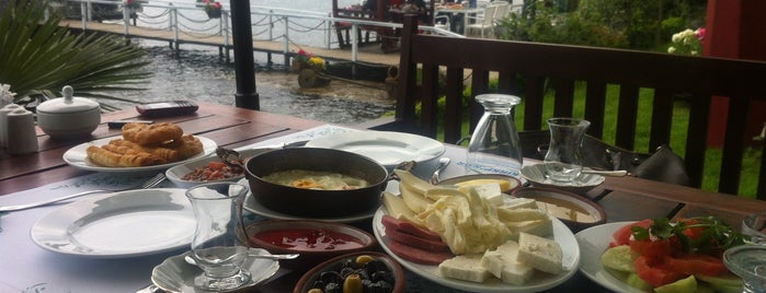 Kıyı Cafe & Restaurant is one of Posti salvati di Dilara.