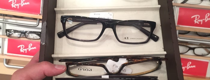LensCrafters is one of Peteさんのお気に入りスポット.