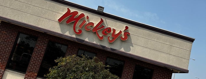 Mickey's Gyros is one of places to eat around joliet.