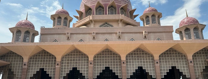 Putra Jaya Mosque is one of Malaysia/Singapore.