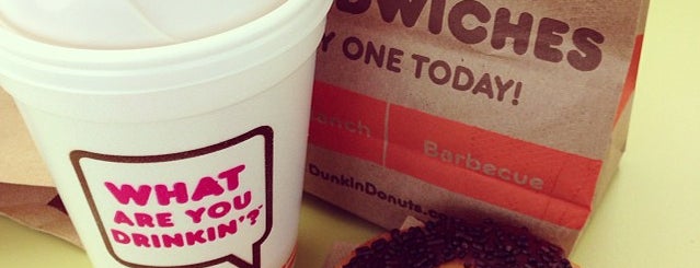 Dunkin' is one of Posti salvati di Priscila.