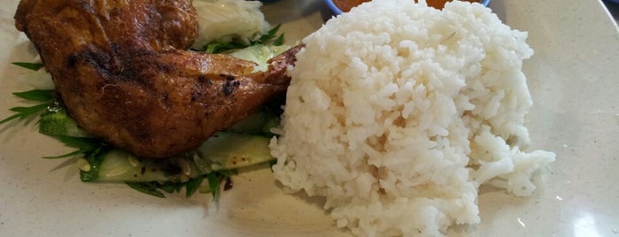 Teh Tarik Kafeteria is one of Eat Makan 吃.