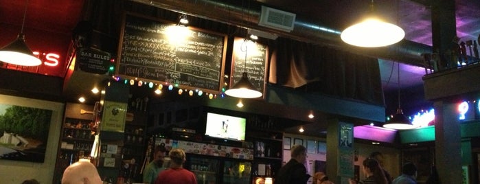 Madrona Eatery & Ale House is one of Where I be at in The206.