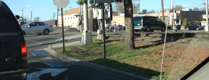 Railroad Crossing is one of Tom&Nancy Breakfast Spot "OurApt".