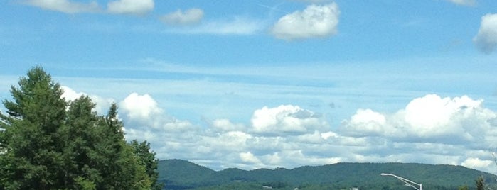 Franconia Notch is one of Lugares favoritos de Ron.