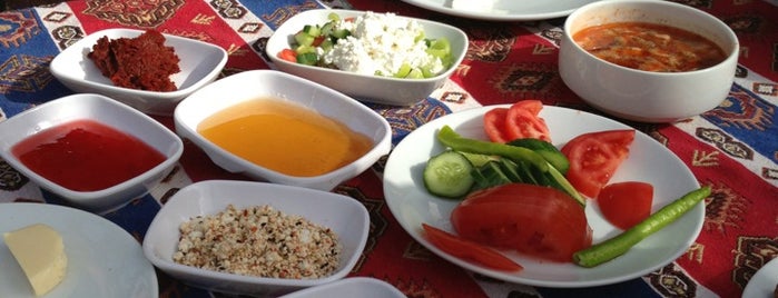 Andız Köy Sofrası is one of Kuşadası'nda uğranılması gereken lezzet noktaları.