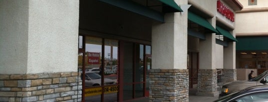 Dollar Loan Center is one of สถานที่ที่ Trish ถูกใจ.