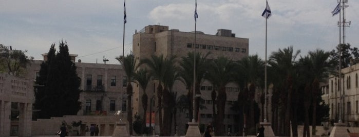 Jerusalem Municipal Ctr./City Hall is one of สถานที่ที่บันทึกไว้ของ Kimmie.