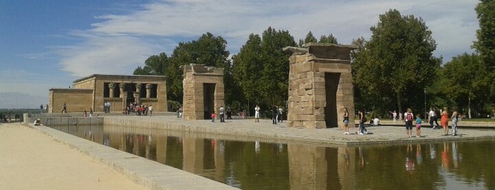 Templo de Debod is one of Lugares con Encanto.