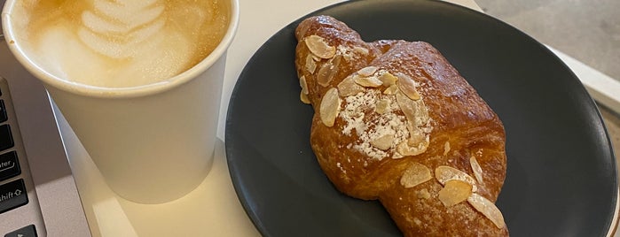 Central Coffee Bar is one of سلطان | Sultanさんのお気に入りスポット.