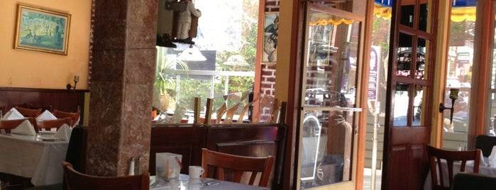 Roxanne's Cafe is one of Tempat yang Disukai Steve.
