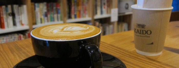 KAIDO books & coffee is one of free Wi-Fi in 品川区.