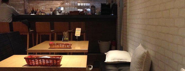 Yogour Cafe is one of free Wi-Fi in 新宿区.