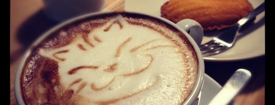 macky cafe is one of Design latte art.